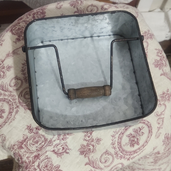 Undefined Other - Galvanized Metal Picnic Napkin Caddy with Wooden Handle - Rustic Home Dining